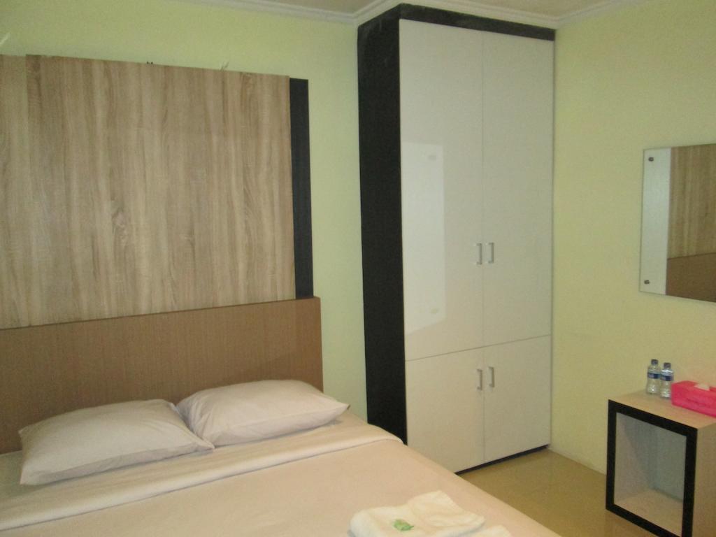 Green Leaf Inn Pontianak Room photo