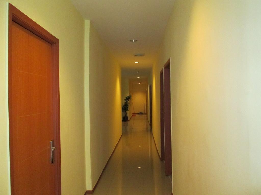 Green Leaf Inn Pontianak Exterior photo